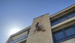 نصب تابلو کار در ارتفاع شیراز