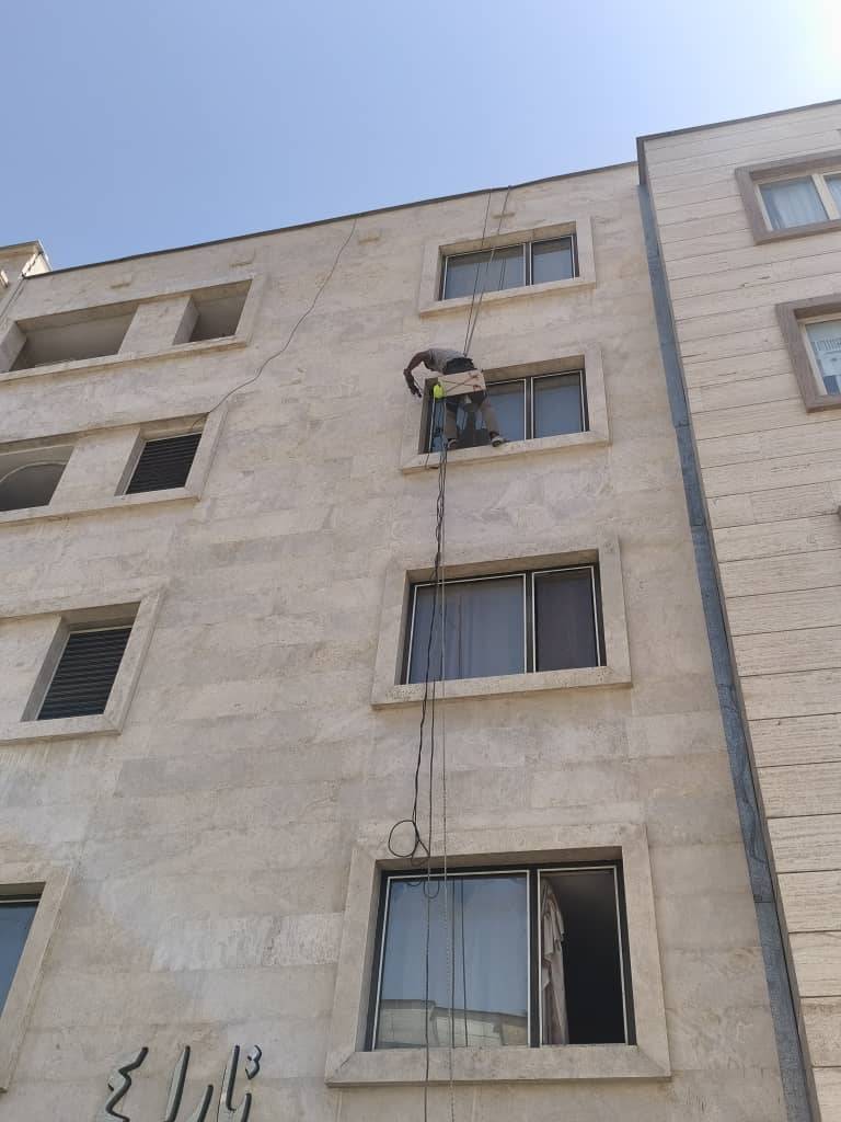 پیچ و رولپلاک باکس دور ونجره